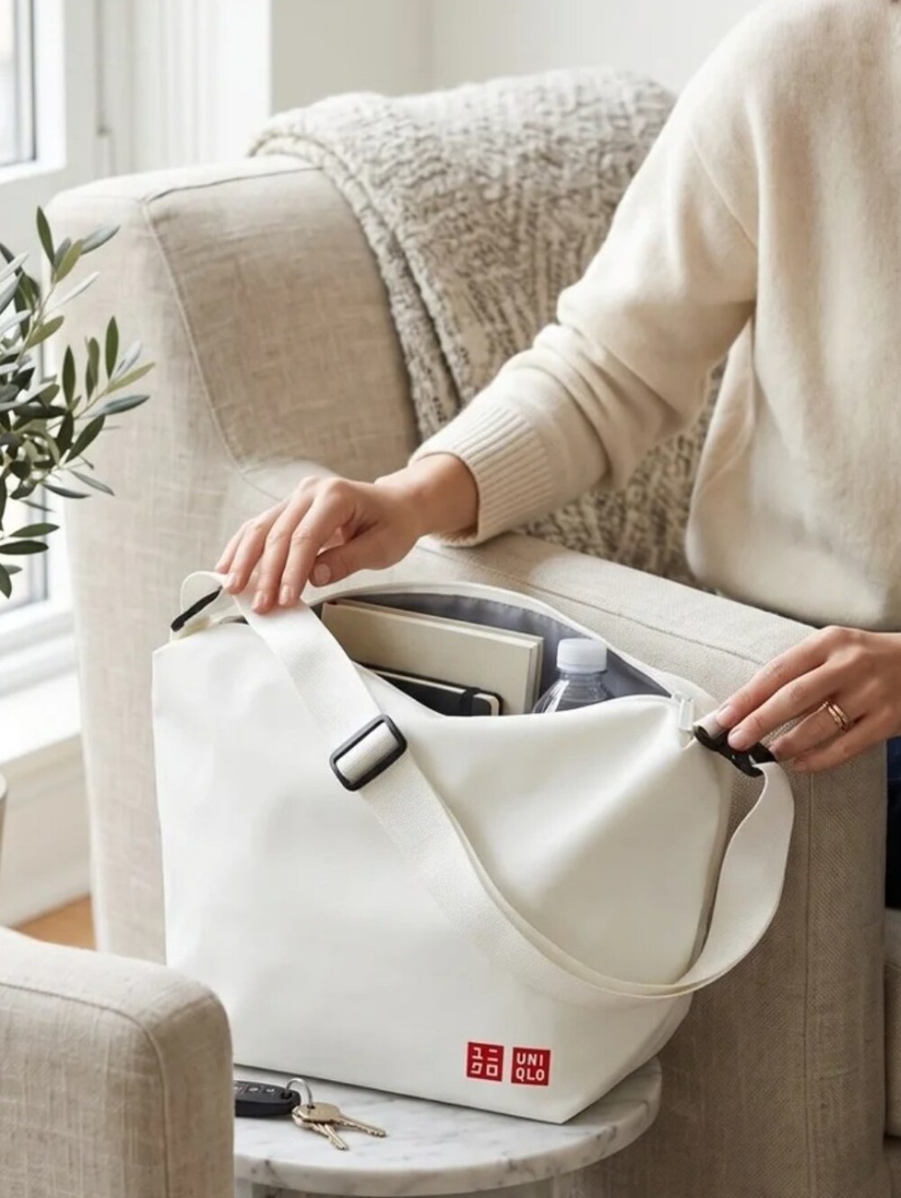 Uniqlo White Shoulder Women's Bag